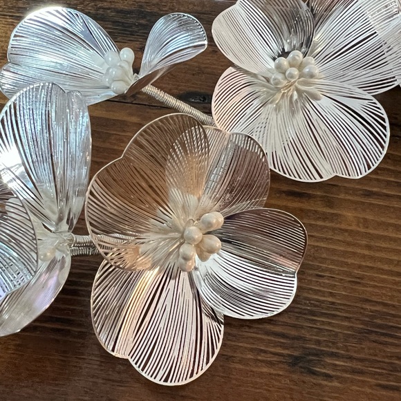 Silver Metal Floral Hair Accessory
